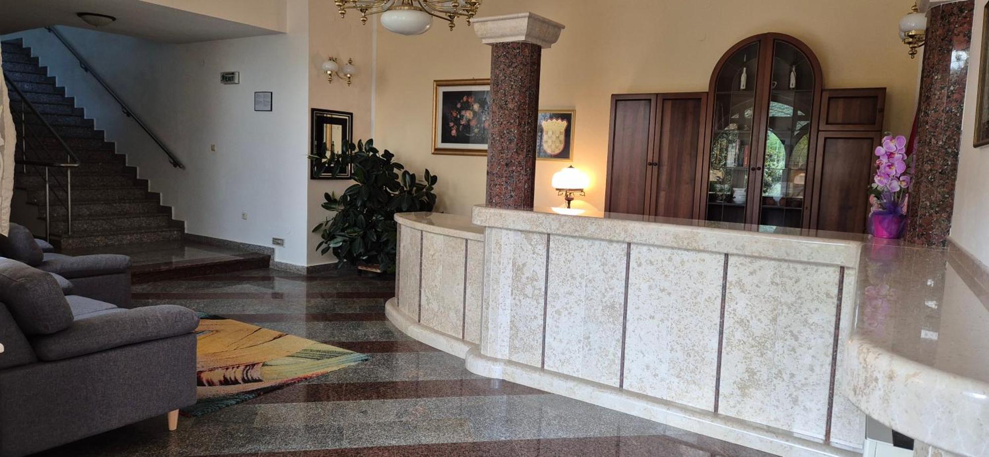 Hotel Carmen Krnica Ngoại thất bức ảnh